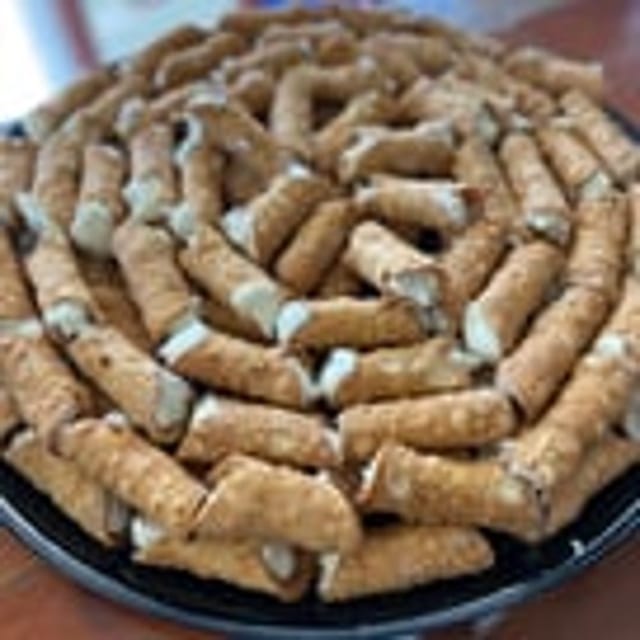  1 Dozen Mini Cannoli.